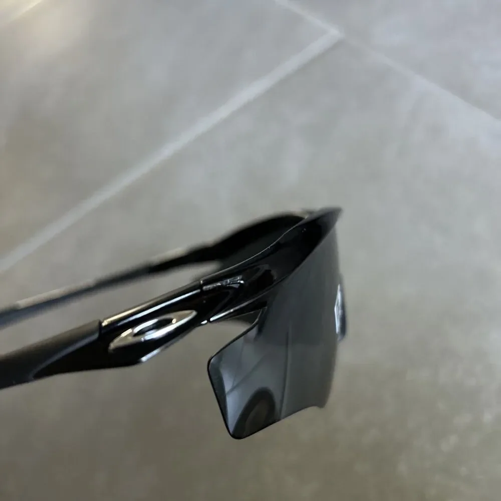 Oakley comes cloth